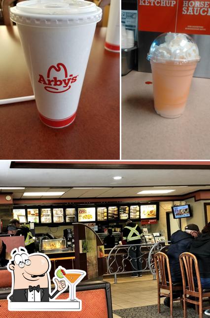 L’image de la boire et intérieur concernant Arby's