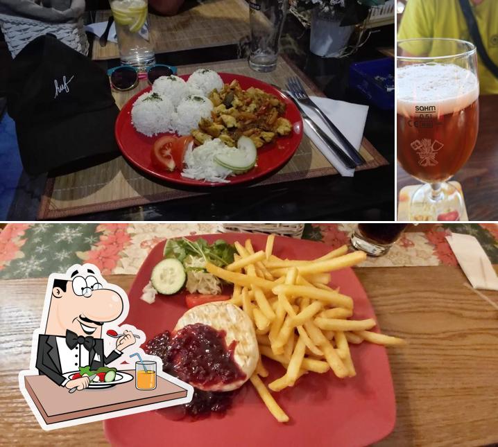 Die lebensmittel und bier des Restaurants