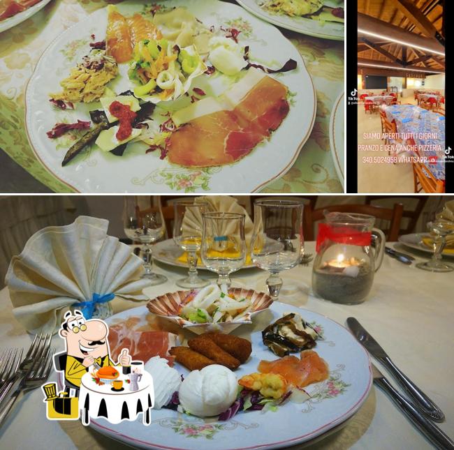 Tra le varie cose da Hotel Ristorante Alba Chiara Sant'Andrea si possono trovare la cibo e tavolo da pranzo