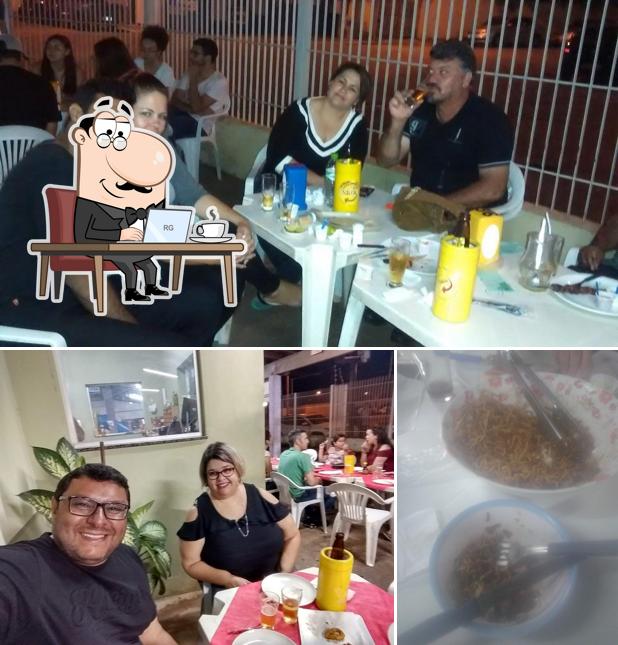 A interior e comida do restaurante