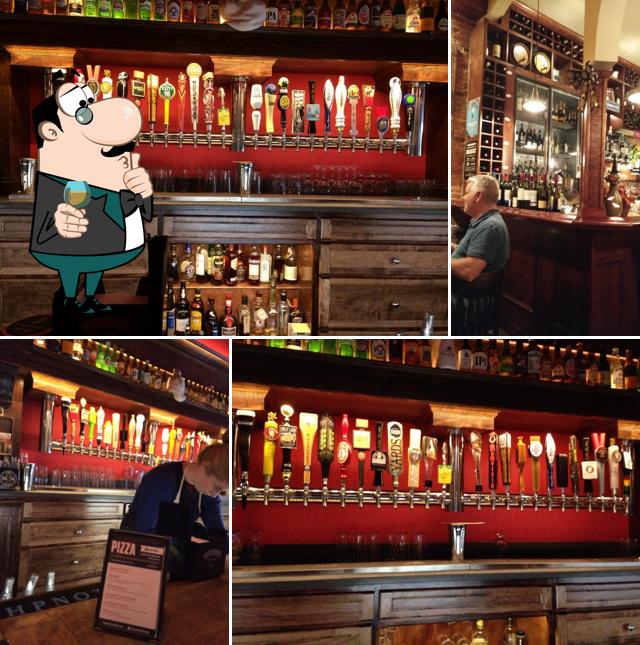 Look at this image of Pag's Pub