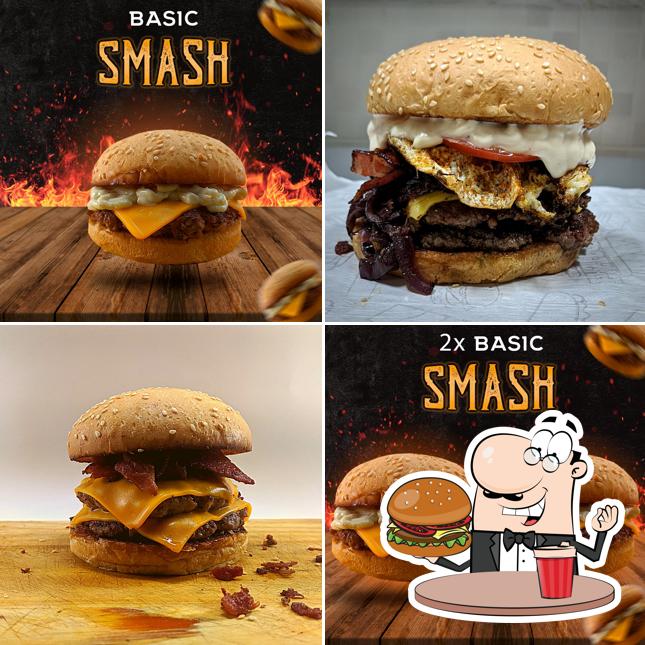 Delicie-se com um hambúrguer no Buteco Smash Burger