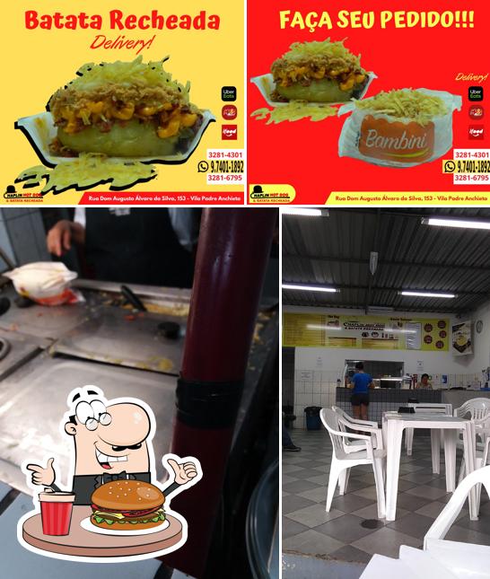 Experimente um hambúrguer no Chaplin Hot Dog