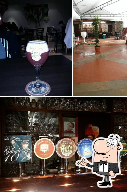 Dai un’occhiata alla immagine che mostra la interni e bancone da bar di Ein Mass