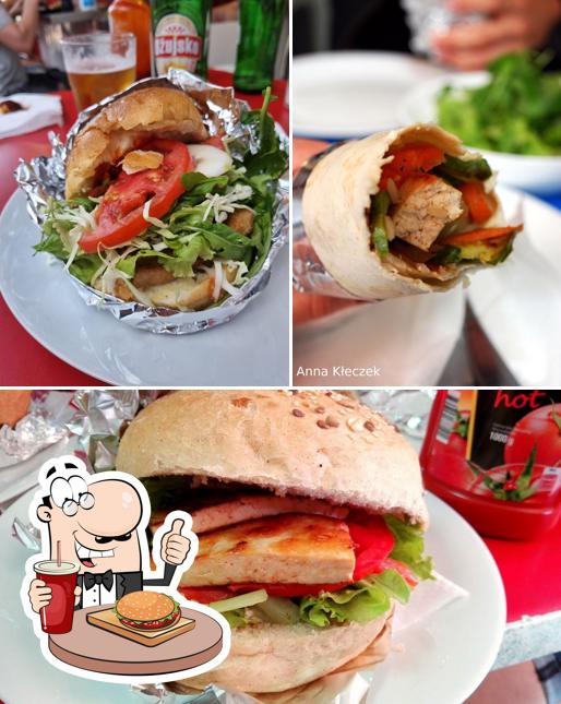 Ordina un hamburger a Vege vegan street food restaurant