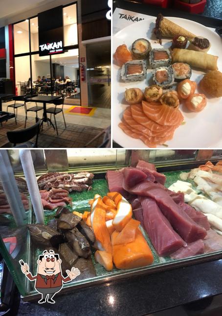 Entre diversos coisas, comida e interior podem ser encontrados no Taikan Fast Sushi