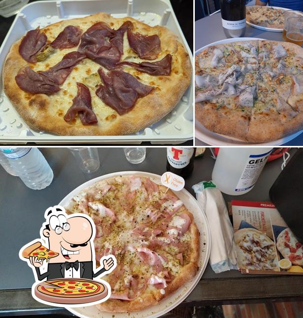 Get pizza at Pizzeria Farina Del Mio Sacco