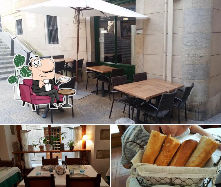 Among various things one can find interior and food at Restaurant El Pou del Call