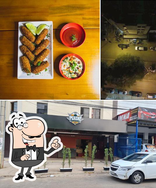 Entre diferentes coisas, exterior e comida podem ser encontrados a Perene Bar e Petiscaria