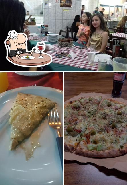 A foto do Armazém da Pizza Rio Preto’s comida e interior