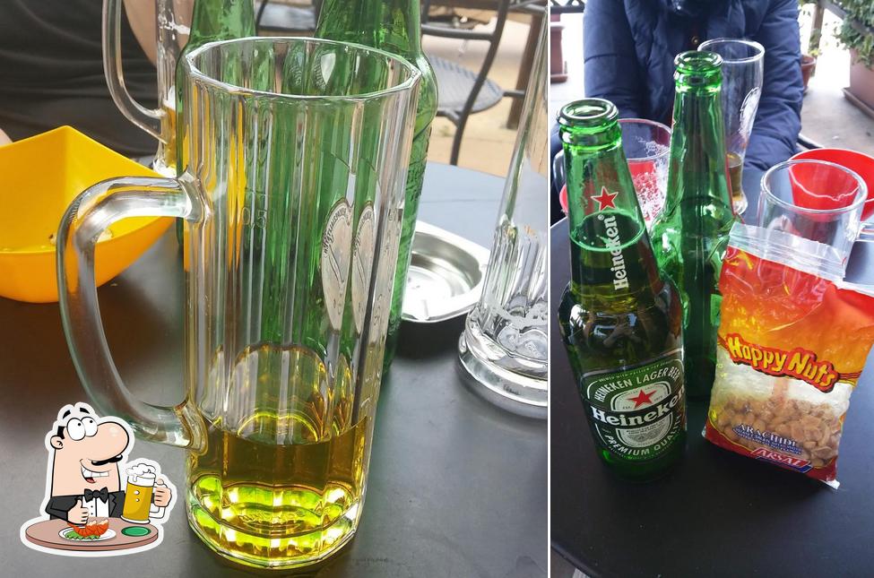 Puoi prenderti un rinfrescante bicchiere di birra chiara o scura