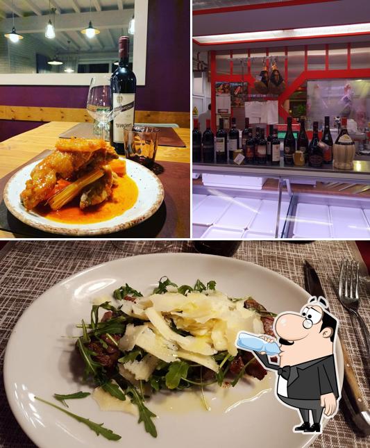 Estas son las fotografías que muestran bebida y comida en L'Osteria di Angelo