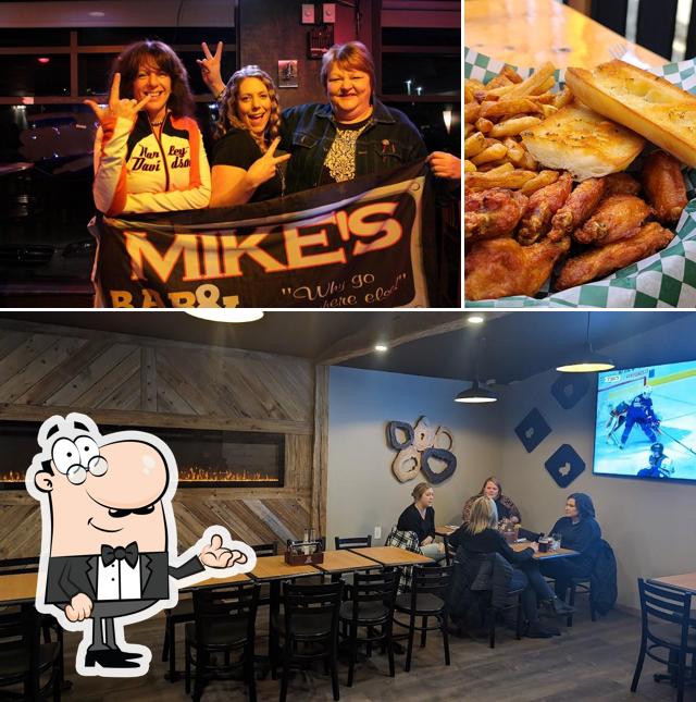 L'intérieur de Mike's Bar and Grill Miramichi NB Canada