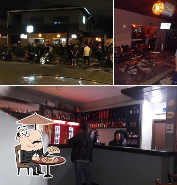 A foto do RotaPub’s exterior e mesa de jantar