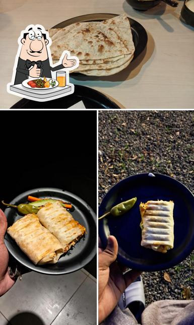 Meals at DELI'S FAMILY SPOT