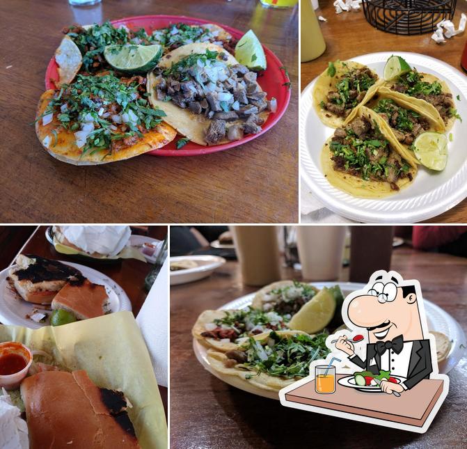 Tacos La Banqueta Puro DF in Fort Worth Restaurant menu and reviews