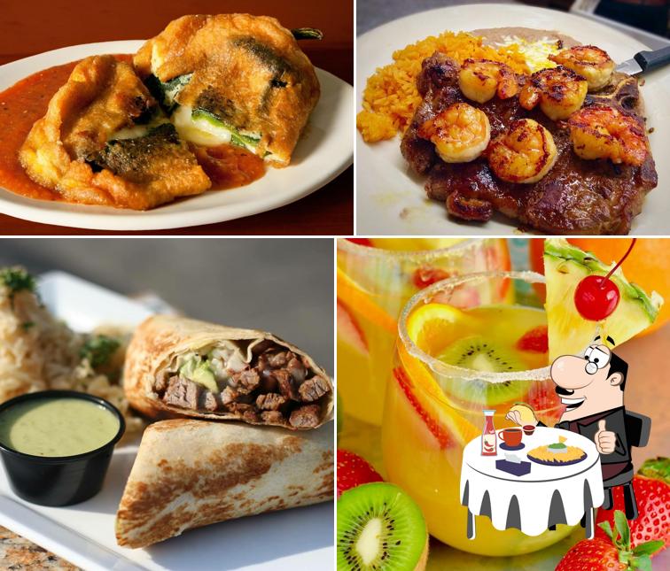Отведайте гамбургеры в "Mis tres potrillos Mexican restaurant Bar & Grill"