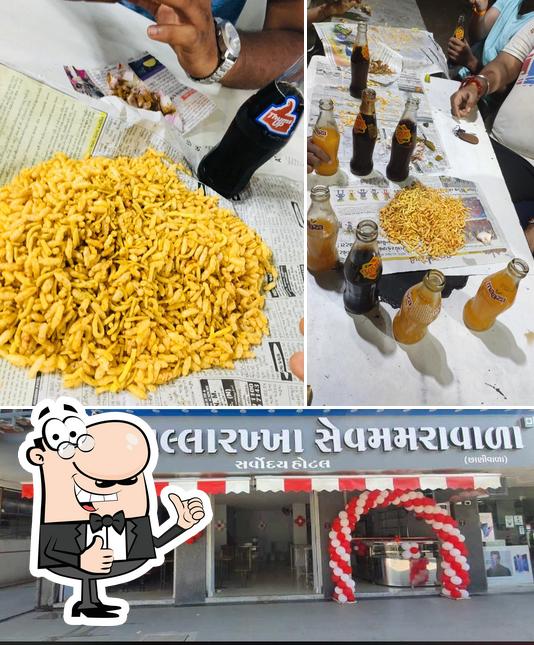 See the pic of Alla Rakha Sev Mamra