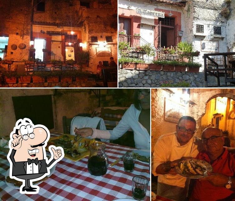 A' Taverna si caratterizza per la interni e esterno