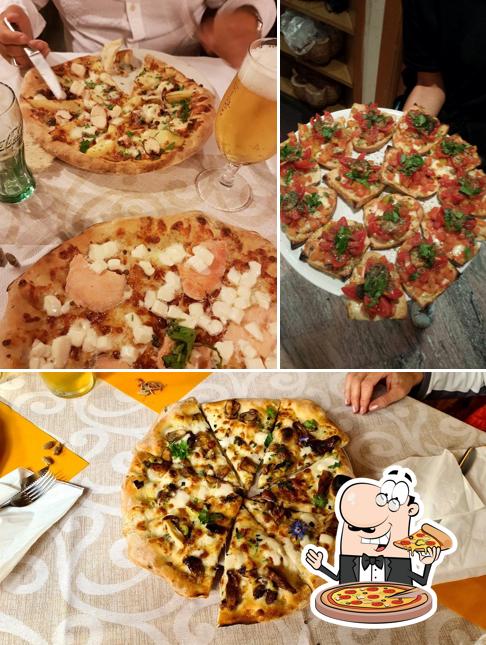 Scegli una pizza a Pizzeria Trattoria da Carmelo