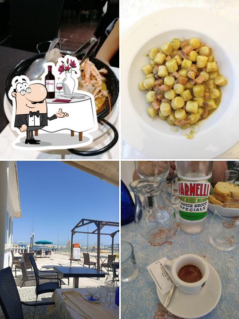 La tavolo da pranzo e cibo del ristorante