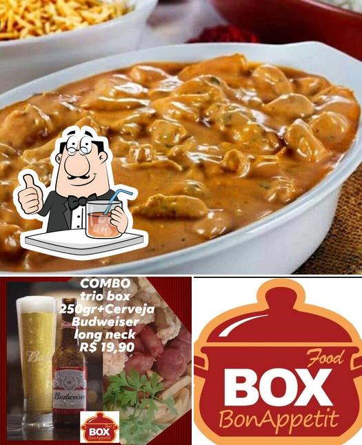 Esta é a foto apresentando bebida e comida no Food Box BonAppetit