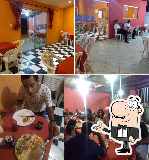 O interior do Pizzaria e Pastelaria R & R