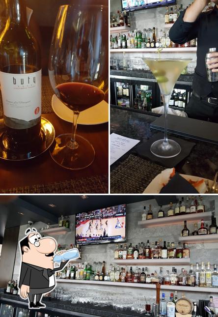 Las imágenes de bebida y barra de bar en Stake Chophouse & Bar