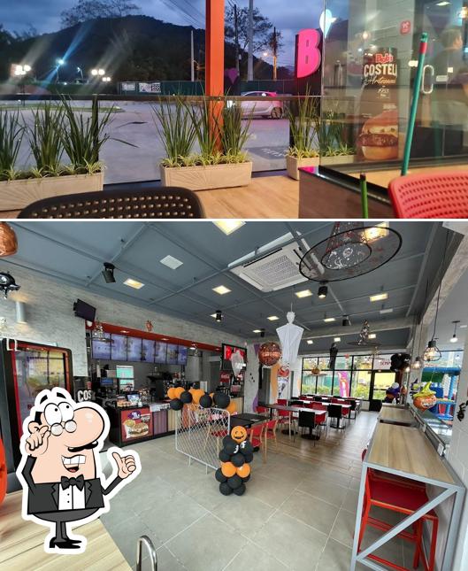 Sente em uma das mesas no Bob's Burger - Drive Rio Santos Mangaratiba