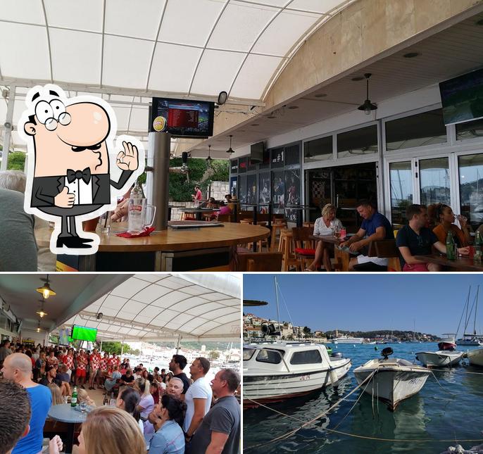 Voir la photo de Delfin Sports Bar