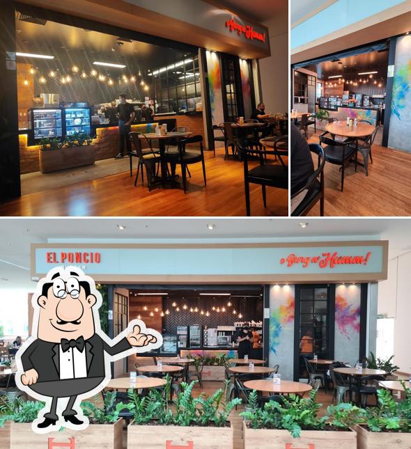 O interior do EL Poncio Burguer VillageMall