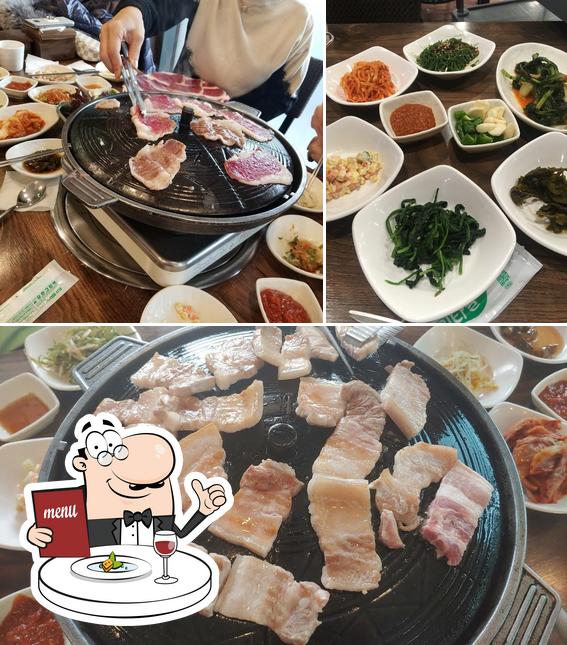 Platos en 성원식당. 정육점