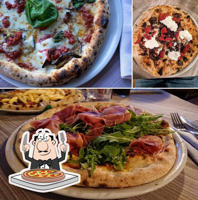 Prenditi una pizza a Ristorante Pizzeria Lounge Bar Boscomantico
