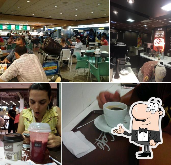 O interior do McCafé