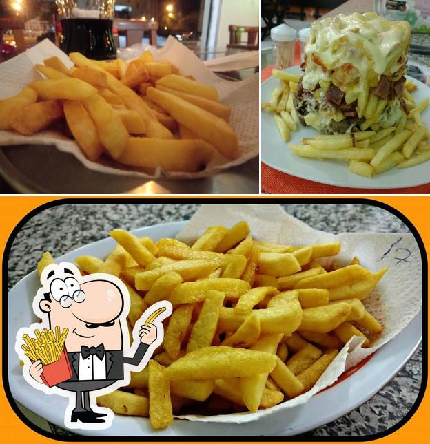 Peça batatas fritas no Pastello Bar e Chopperia