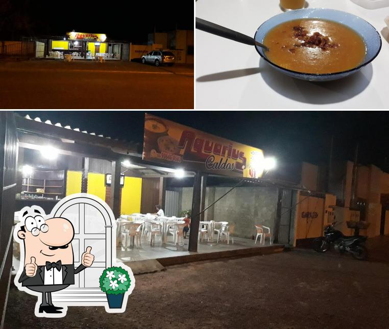 Confira a imagem mostrando exterior e comida no Aquarius Caldos