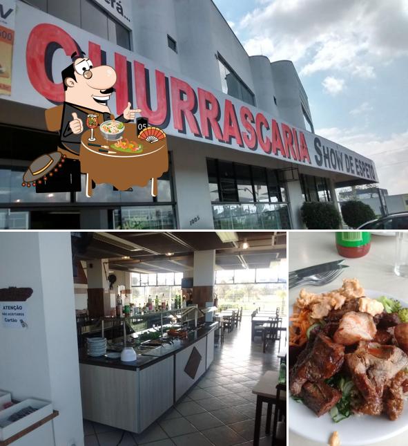 A foto do Churrascarias Show de Espeto’s comida e exterior