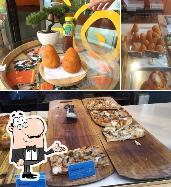 Gli interni di Delizie di Sicilia - Panificio - Prodotti tipici Siciliani - Pizza al trancio Pizzeria