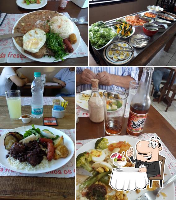 Restaurante Colorau Comida Caseira provê uma seleção de sobremesas