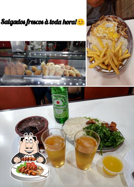 A foto do AJF Lanches & Sucos’s comida e bebida