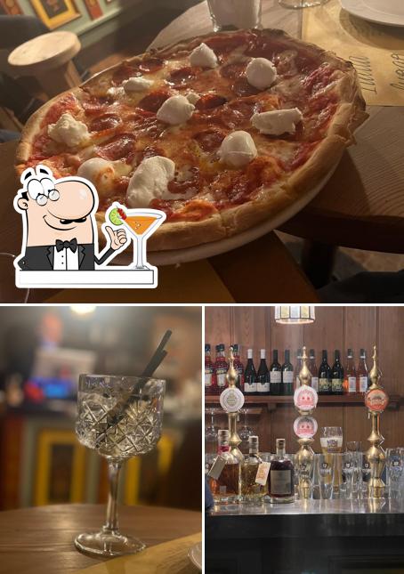 La bevanda e pizza del ristorante