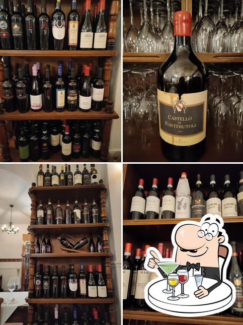 ANTICA TRATTORIA MARTELLA sert des boissons alcoolisées