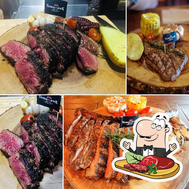 Prueba un plato con carne en Tomahawk BBQ & Giant Steak & Butcher Shop