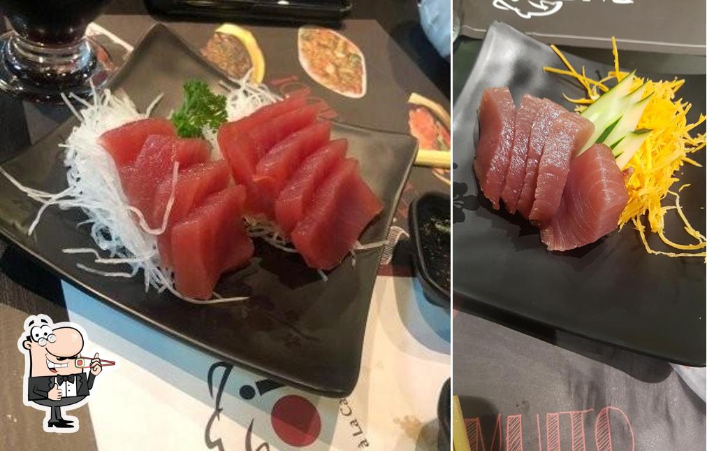 Rolos de sushi são servidos no Sugoi Kaiten