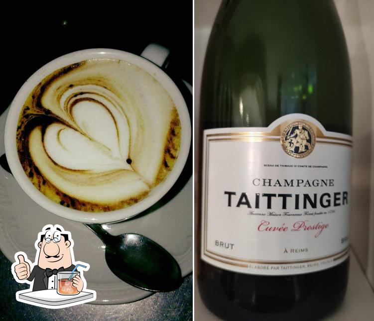 Goditi un drink dal menu