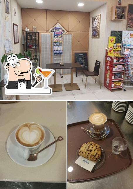 Questa è la immagine che mostra la bevanda e interni di Traetta Cafè