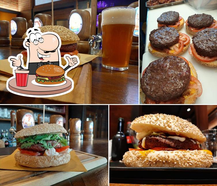 Ordina un hamburger a Castelnuovo's Crazy Beer