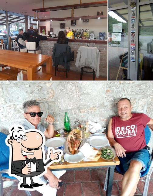 Vedi la foto di Kamp Caffe Bar