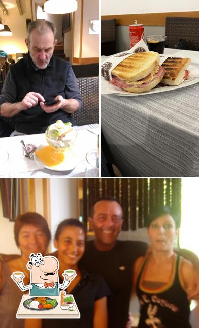 La foto di cibo e bancone da bar da Dorigo' S Snack Bar