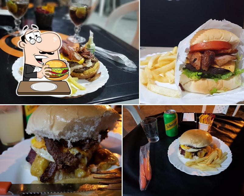 Peça um dos hambúrgueres servidos no Gama Grill